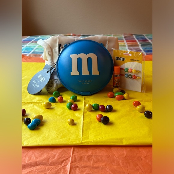 M&M’S KATE SPADE NEW YORK CHAIN COIN PURSE - Picture 16 of 16